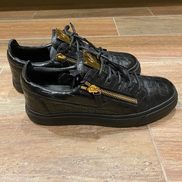 GIUSEPPE ZANOTTI
Men's Croc-Embossed Low-Top Sneakers, Black 42.5 - Picture 7 of 7